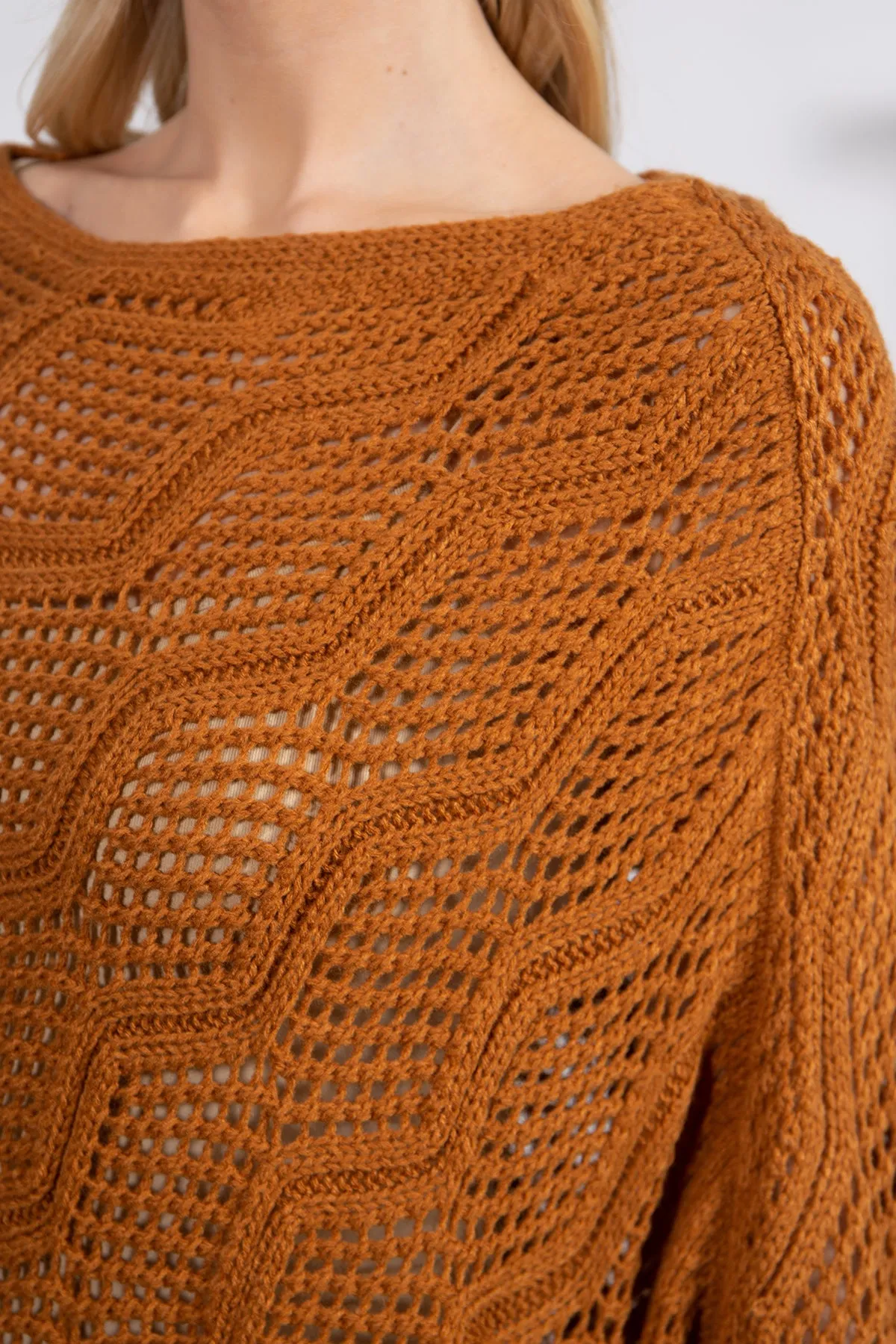 KNITTED NET WAVE PATTERN FRINGE TASSEL POCHO