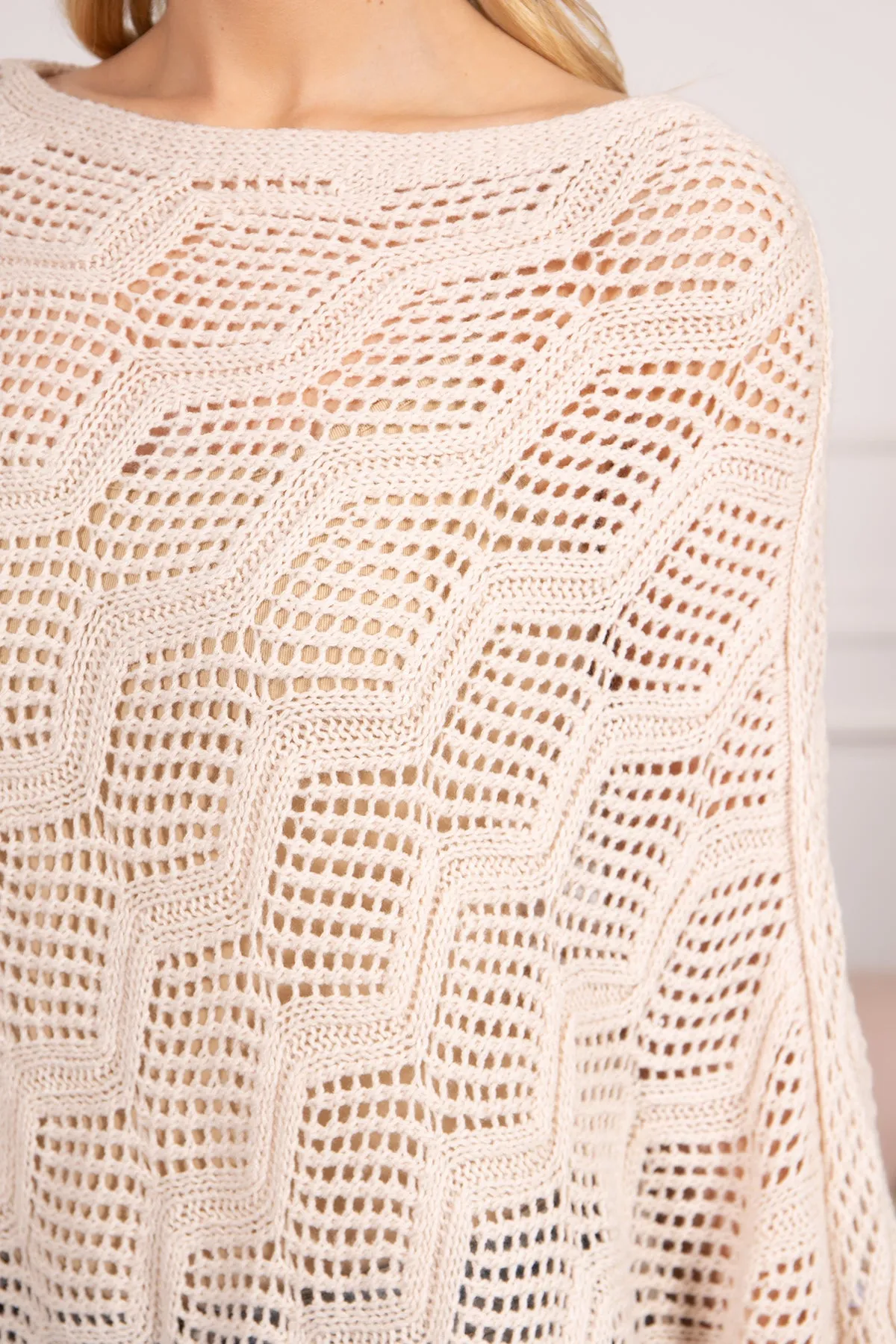 KNITTED NET WAVE PATTERN FRINGE TASSEL POCHO